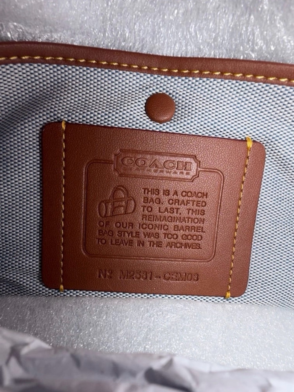 Coach Kisslock Barrel Bag 28 in Repurposed Denim & Soft Leather Brass/Indigo NWT - Picture 5 of 13